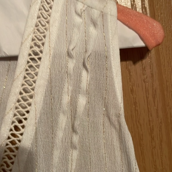 An M rayon flowy, cream w/ gold stripes, razor back, high/low tank top, Size L - Picture 2 of 6